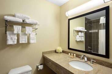 هتل Days Inn By Wyndham Brampton