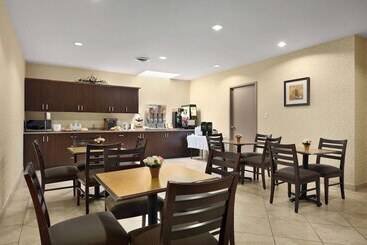 هتل Days Inn By Wyndham Brampton