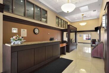 هتل Days Inn By Wyndham Brampton