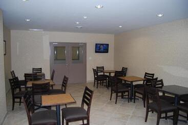 هتل Days Inn By Wyndham Brampton