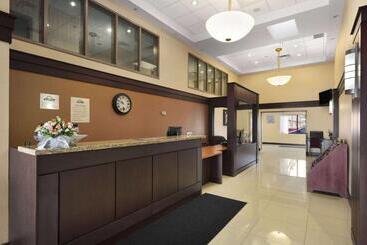 هتل Days Inn By Wyndham Brampton