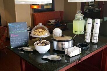 هتل Hampton Inn Haysnorth Of I70