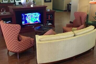 هتل Hampton Inn Haysnorth Of I70