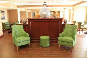 هتل Hampton Inn Haysnorth Of I70