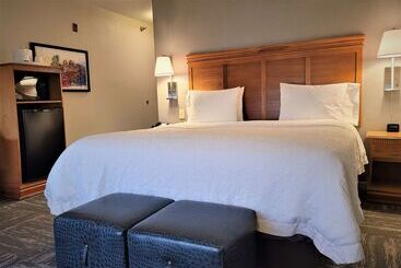 هتل Hampton Inn Haysnorth Of I70
