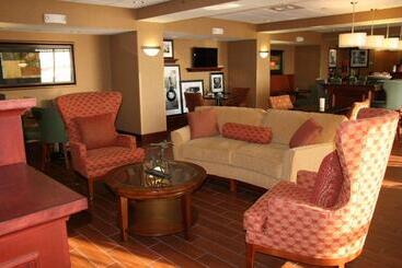 هتل Hampton Inn Haysnorth Of I70