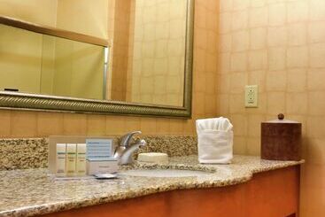 هتل Hampton Inn Montgomery South Airport
