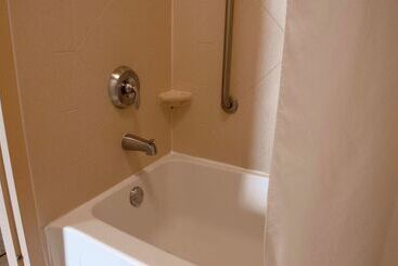 هتل Hampton Inn Montgomery South Airport