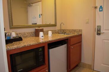 هتل Hampton Inn Montgomery South Airport