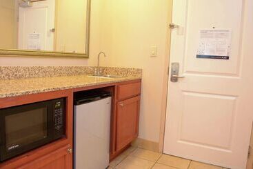 هتل Hampton Inn Montgomery South Airport