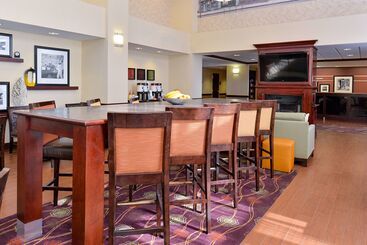 هتل Hampton Inn & Suites Daytonvandalia