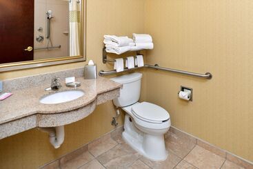 هتل Hampton Inn & Suites Daytonvandalia
