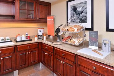 هتل Hampton Inn & Suites Daytonvandalia