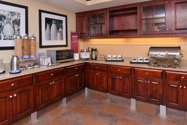 هتل Hampton Inn & Suites Daytonvandalia