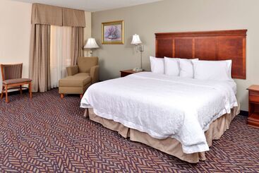 هتل Hampton Inn & Suites Daytonvandalia