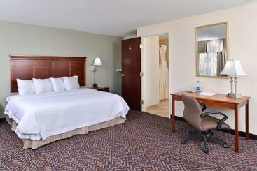 هتل Hampton Inn & Suites Daytonvandalia