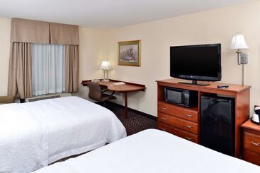 هتل Hampton Inn & Suites Daytonvandalia