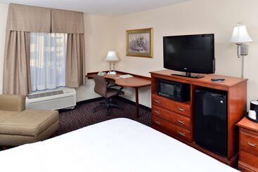 هتل Hampton Inn & Suites Daytonvandalia