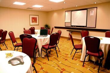 هتل Hampton Inn & Suitesknoxville/north I75