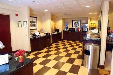 هتل Hampton Inn & Suitesknoxville/north I75