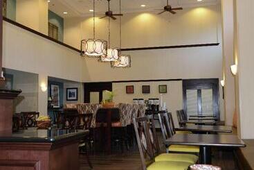 هتل Hampton Inn & Suitesknoxville/north I75