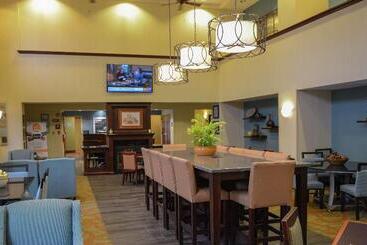 هتل Hampton Inn & Suitesknoxville/north I75