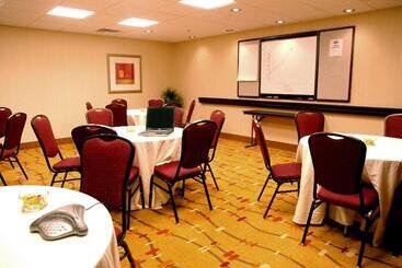 هتل Hampton Inn & Suitesknoxville/north I75