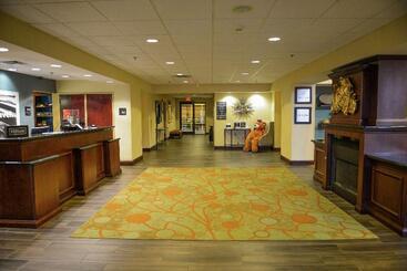 هتل Hampton Inn & Suitesknoxville/north I75