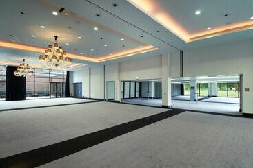 هتل Hilton London Syon Park