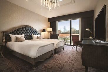 هتل Hilton London Syon Park