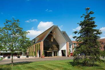 هتل Hilton London Syon Park