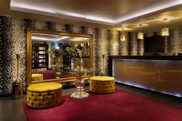 هتل Hilton London Syon Park