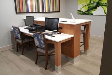 هتل Holiday Inn Express Pearland, An Ihg