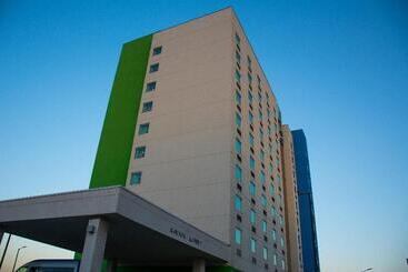 هتل Holiday Inn Express Saltillo Zona Aeropuerto, An Ihg