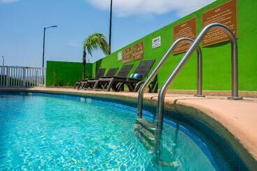 هتل Holiday Inn Express Saltillo Zona Aeropuerto, An Ihg
