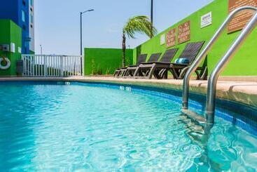 هتل Holiday Inn Express Saltillo Zona Aeropuerto, An Ihg