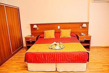 هتل Hostal Del Sol Spa