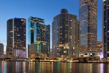 هتل Jw Marriott Marquis Miami