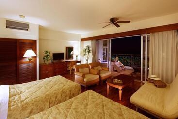 Kanucha Bay Hotel & Villas