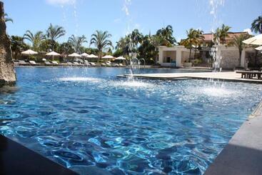 Kanucha Bay Hotel & Villas