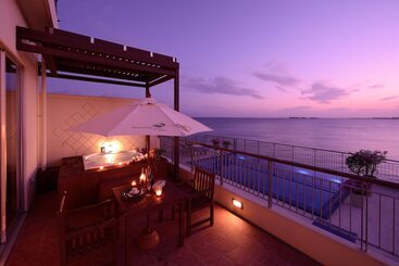 Kanucha Bay Hotel & Villas