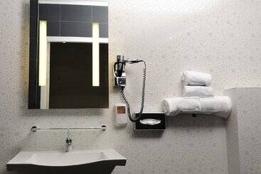 هتل Kyriad Prestige Perpignan Centre Del Mon