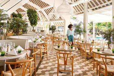 هتل Lux Grand Gaube Resort & Villas