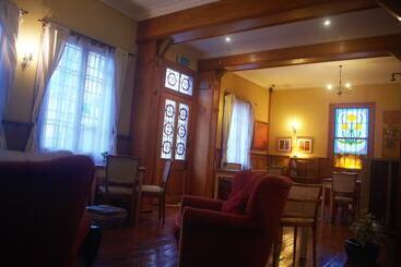 هتل Manoir Atkinson