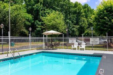 هتل Quality Inn & Suites Decatur  Atlanta East