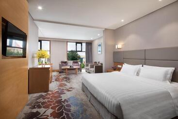 هتل Ramada By Wyndham Beijing Airport