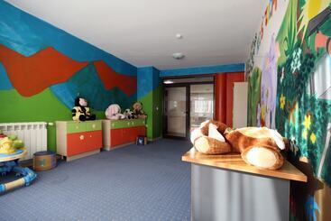 هتل Redenka Holiday Club