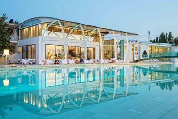 هتل Riviera Golf Resort