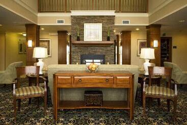 هتل Comfort Inn & Suites