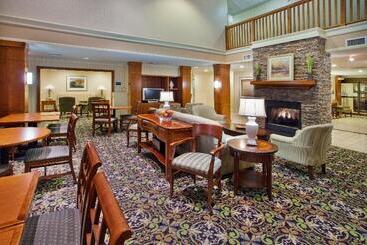هتل Comfort Inn & Suites